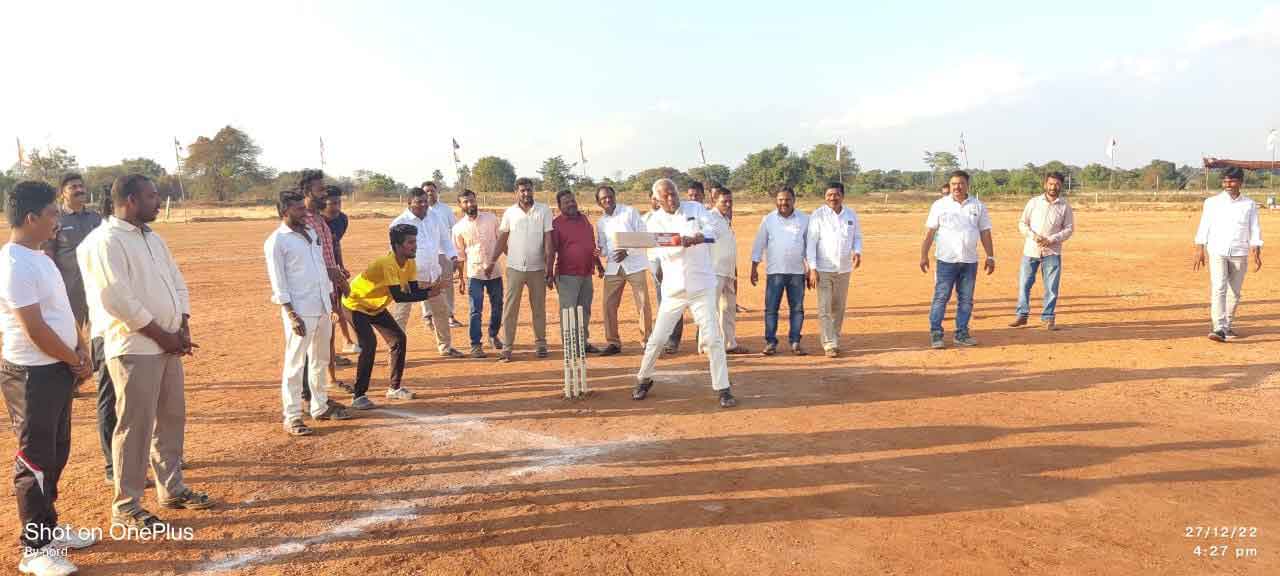 క్రికెట్‌ ఆడి..ఉత్సాహం నింపి