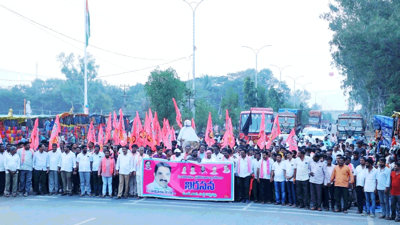 సింగరేణి వ్యాప్తంగా నిరసన తెలిపిన కార్మికులు