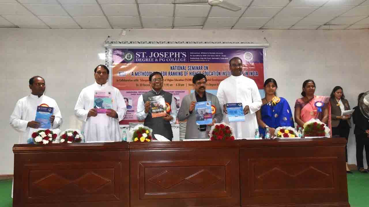 విద్యా ప్రమాణాలు పెంచేందుకుప్రభుత్వం కృషి