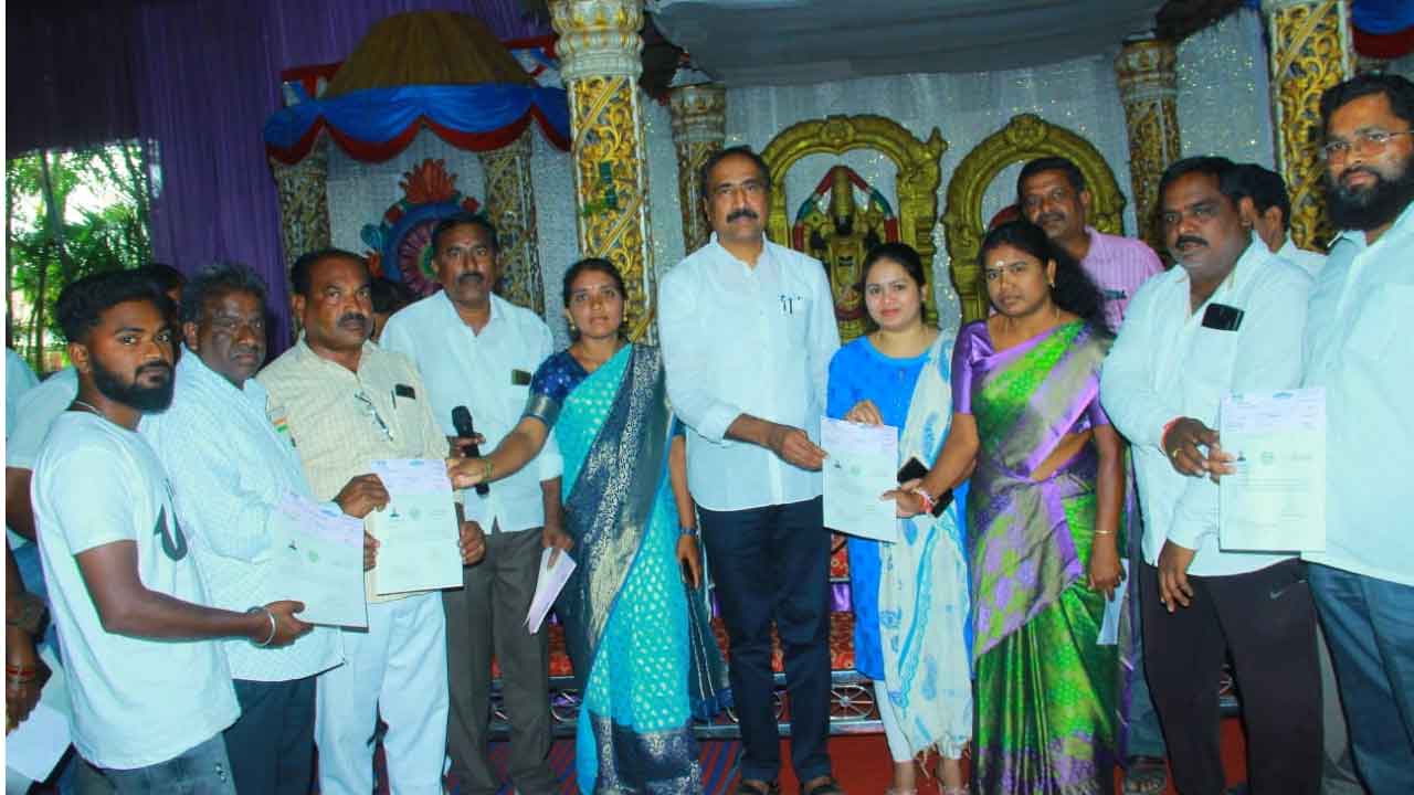 ప్రభుత్వం అన్ని వర్గాల సంక్షేమానికి కృషి : ఎమ్మెల్యే సంజయ్‌కుమార్‌