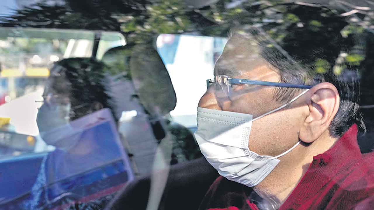 సీబీఐ కస్టడీలోనే చందా కొచ్చర్