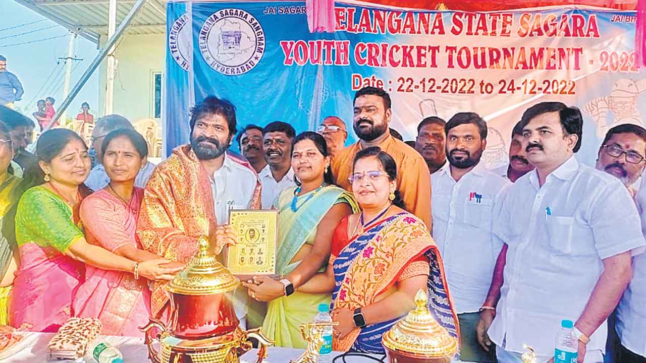 యువత క్రీడల్లో రాణించాలి