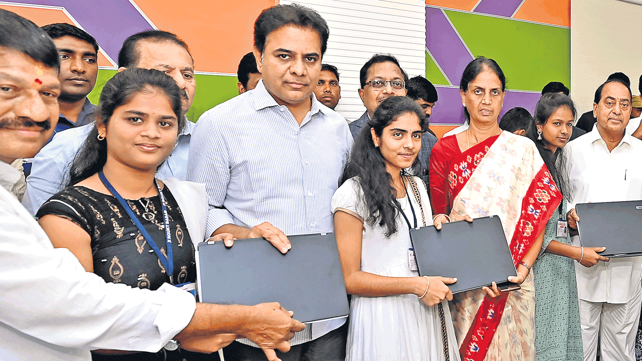 ట్రిపుల్‌ ఐటీలో మినీ టీ హబ్‌