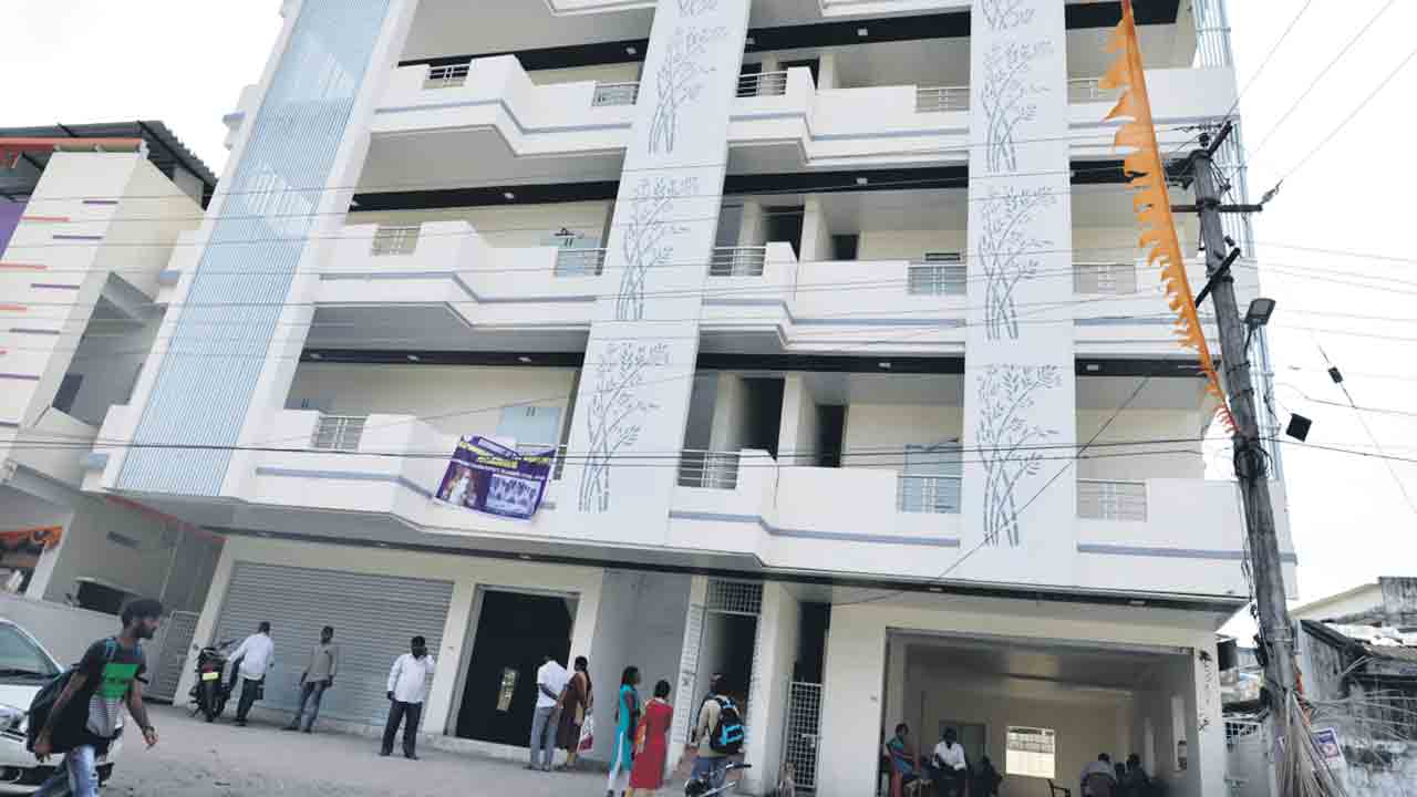 నర్సింగ్‌ కాలేజీలో అడ్మిషన్లు షురూ