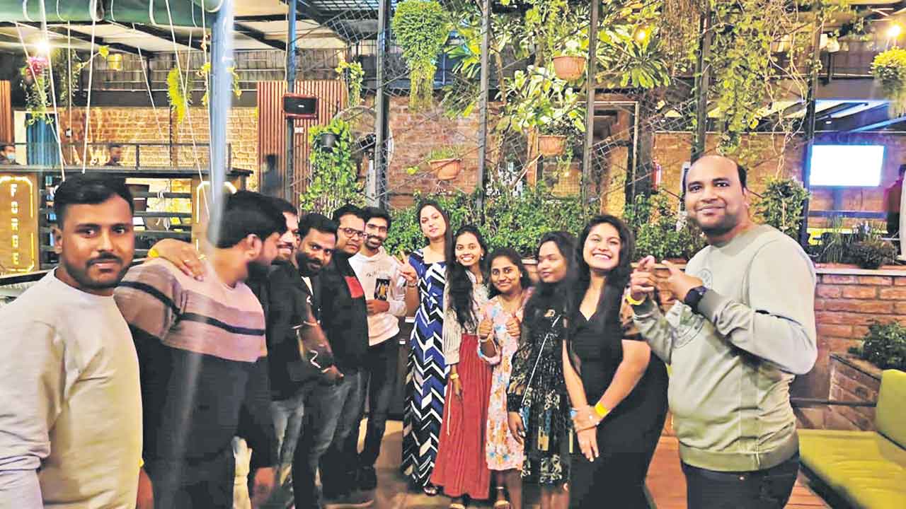 వీకెండ్‌ టూర్‌.. సంతోషాలు షేర్‌