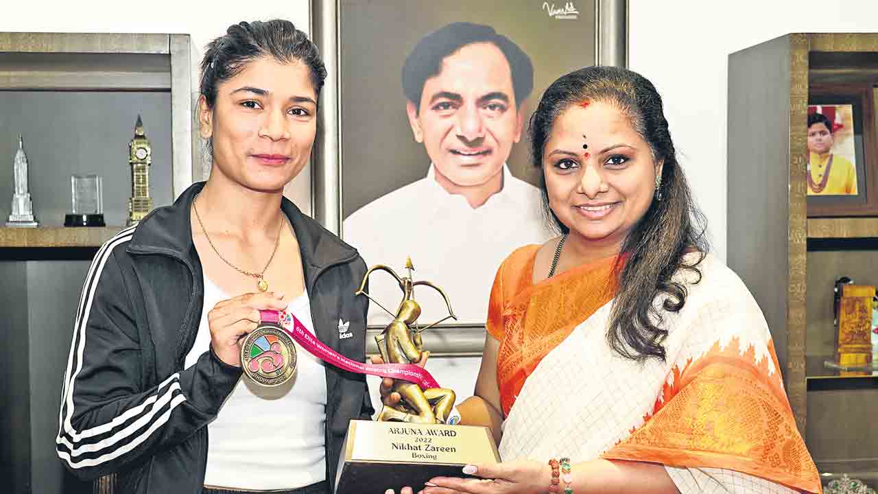 నిఖత్‌, ఇషాకు ఎమ్మెల్సీ కవిత అభినందన