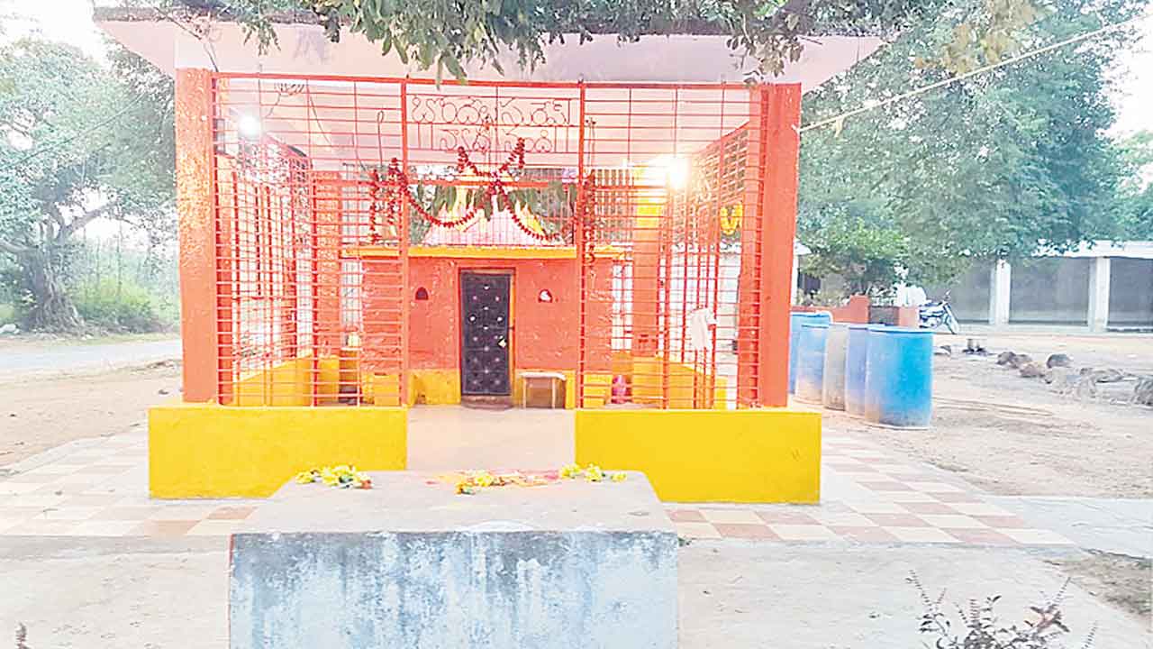 కొలిచే భక్తులకు కొండంత అండ