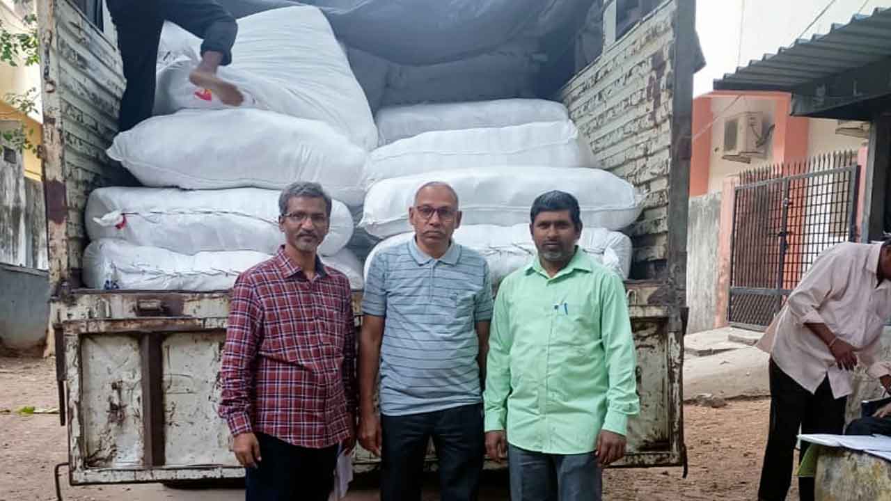 క్రిస్మస్‌ గిఫ్ట్‌లు వచ్చేశాయ్‌..