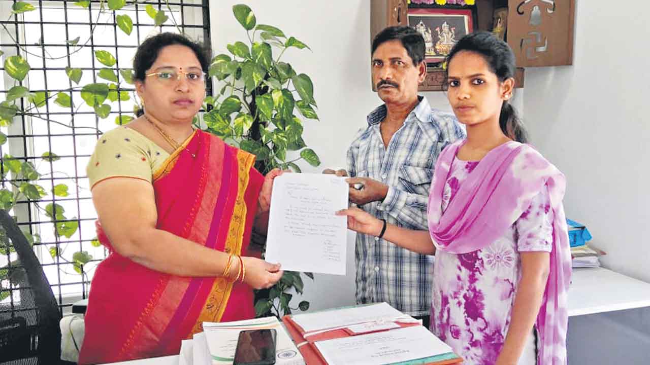 కేటీఆర్‌ ఆదేశం.. యువతికి ఉద్యోగం