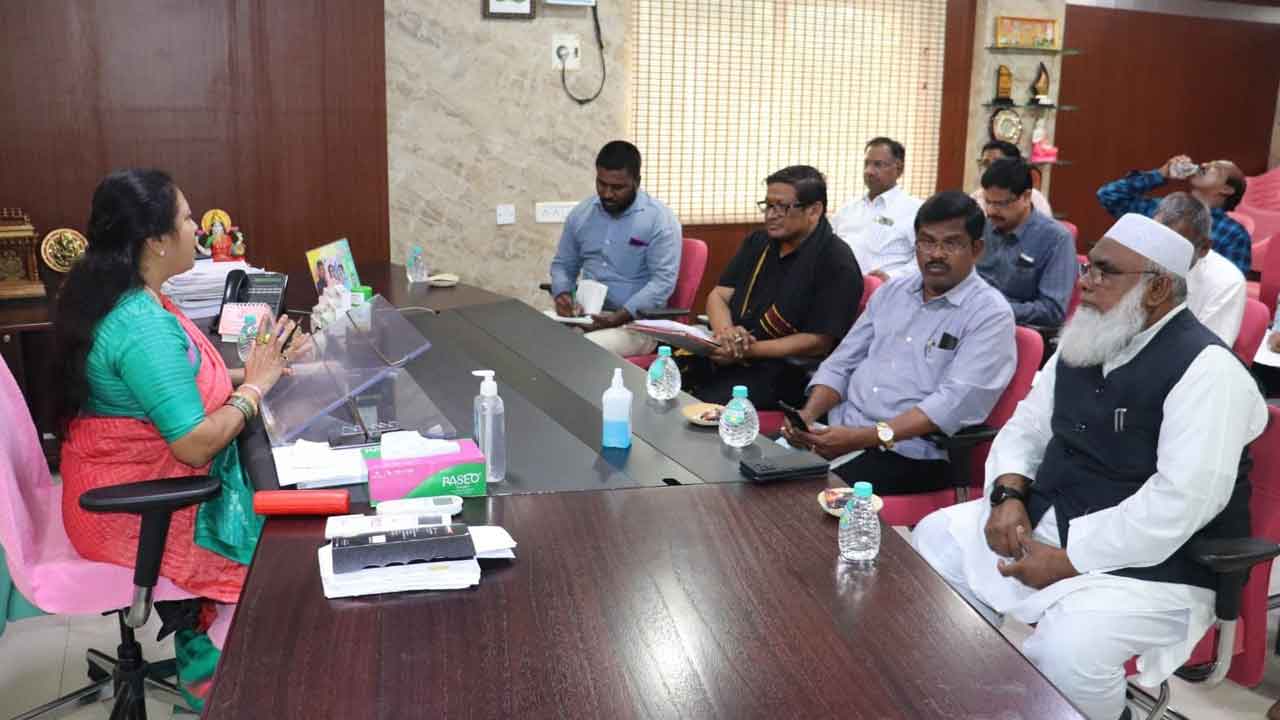 అభివృద్ధి పనులను వేగవంతం చేయాలి