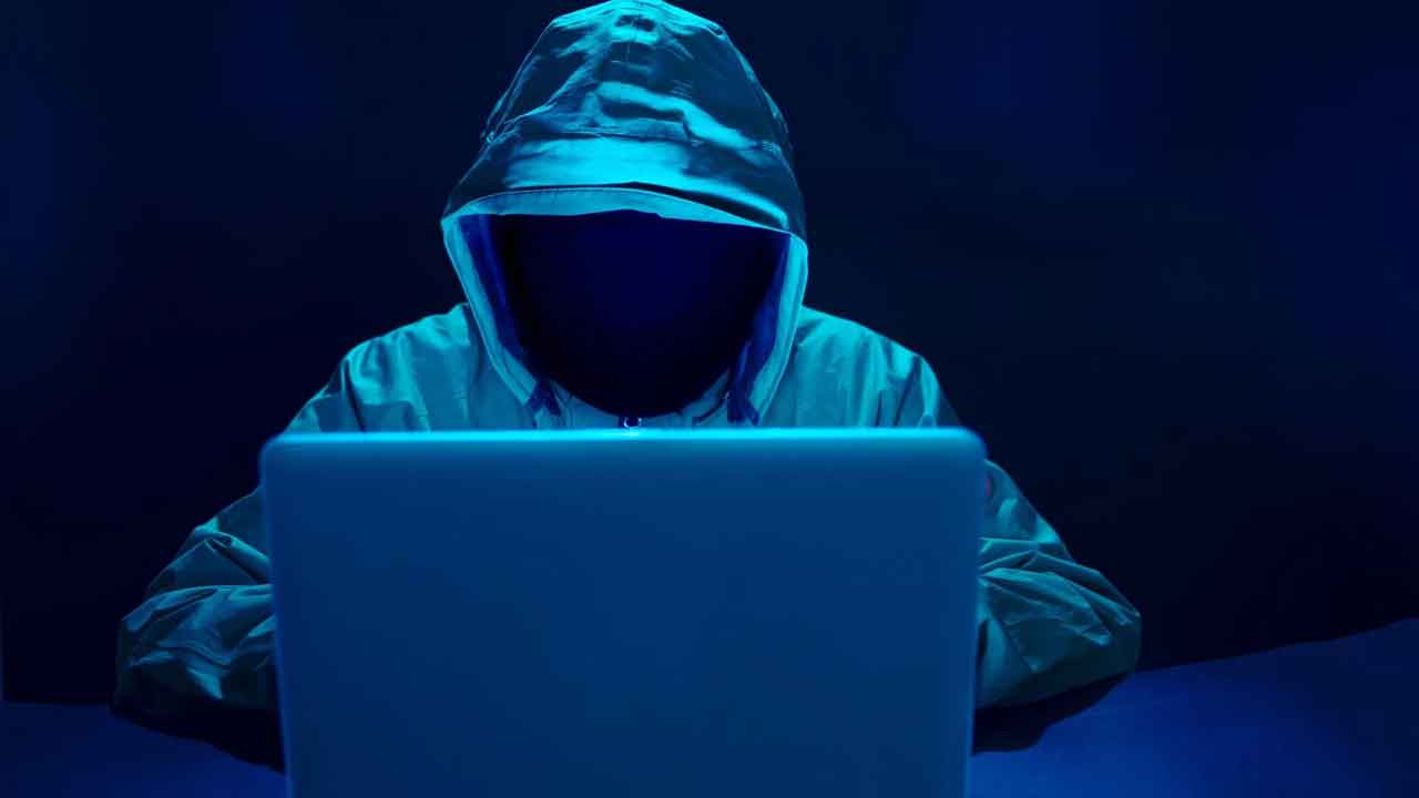 ఫేస్‌బుక్‌ స్నేహానికి గుర్తుగా గిప్ట్‌లంటూ మోసం