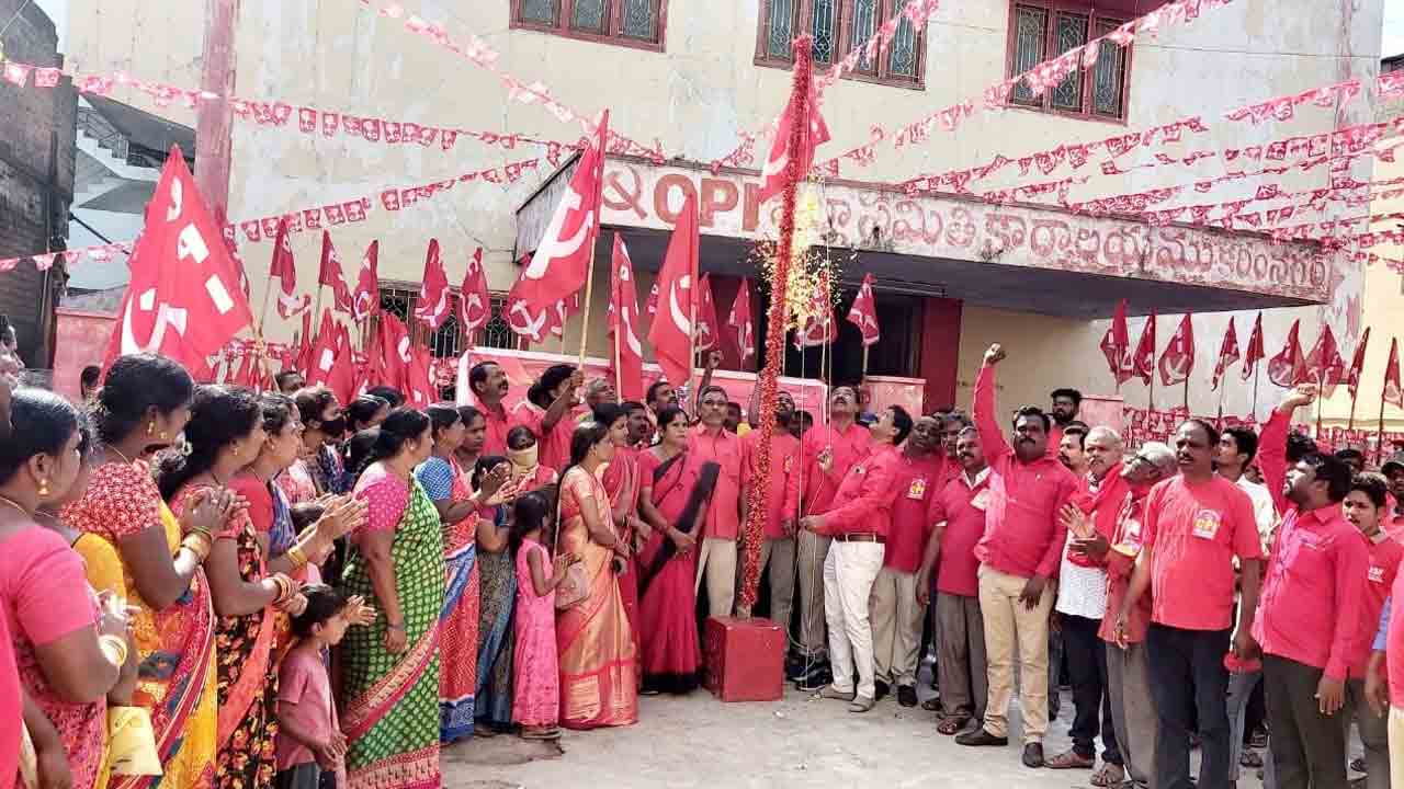 మతోన్మాద శక్తులపై పోరుకు సిద్ధం కావాలి