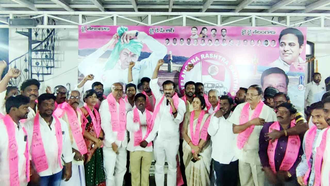 అభివృద్ధికి ఆకర్షితులై..