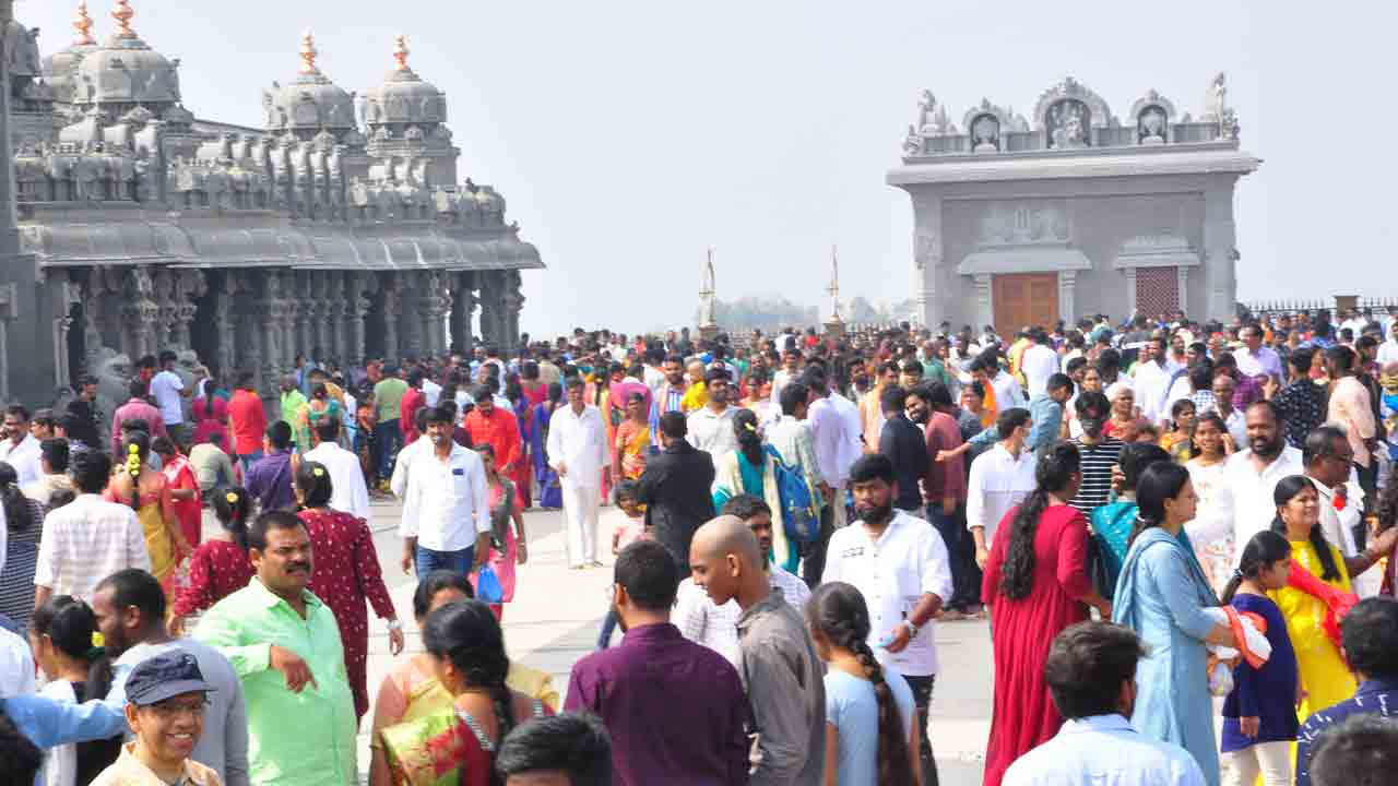 పంచనారసింహుడి క్షేత్రం భక్తజన సంద్రం