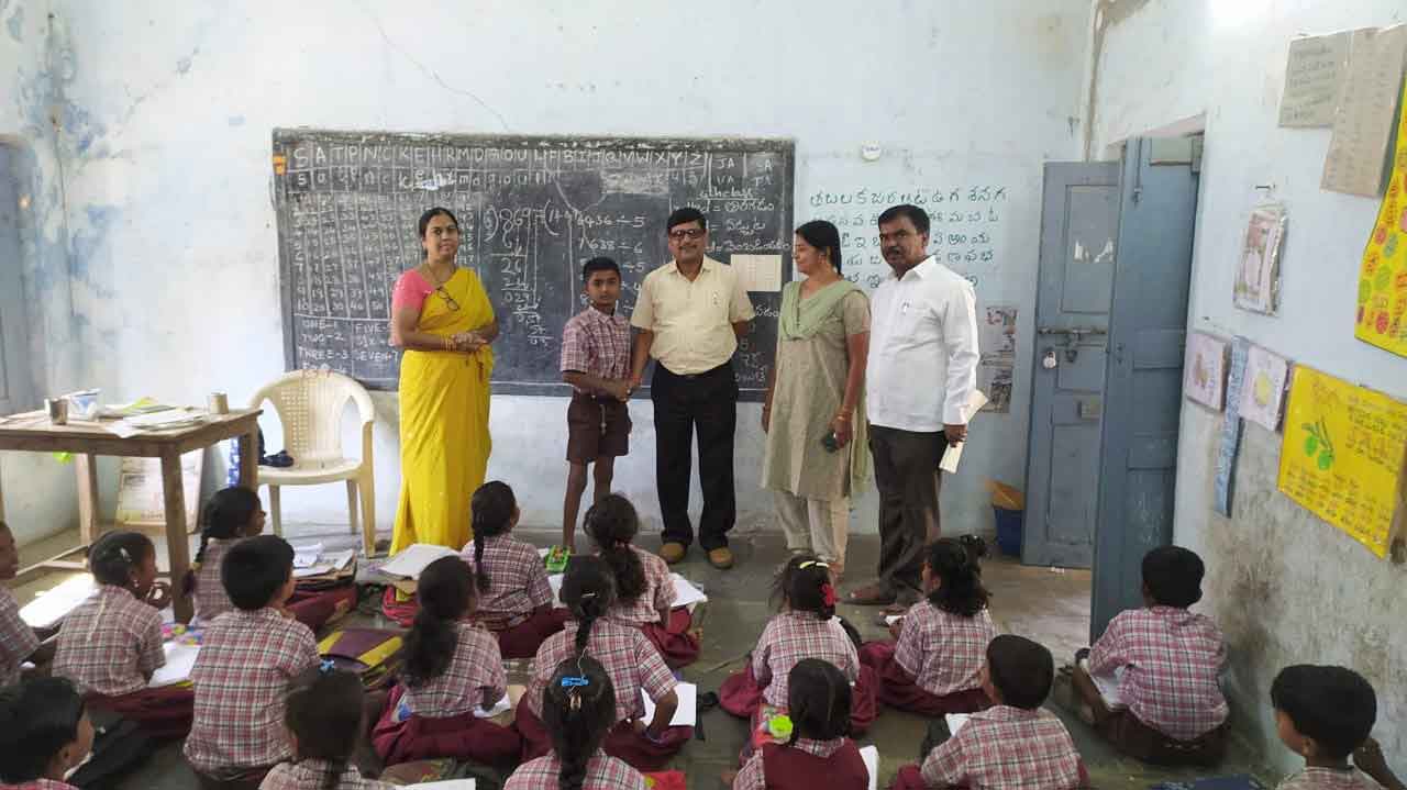 విద్యా సామర్థ్యాలను పెంపొందించాలి