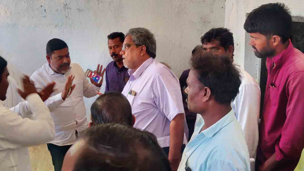 ఉపాధిహామీ బిల్లులు అందించాలి