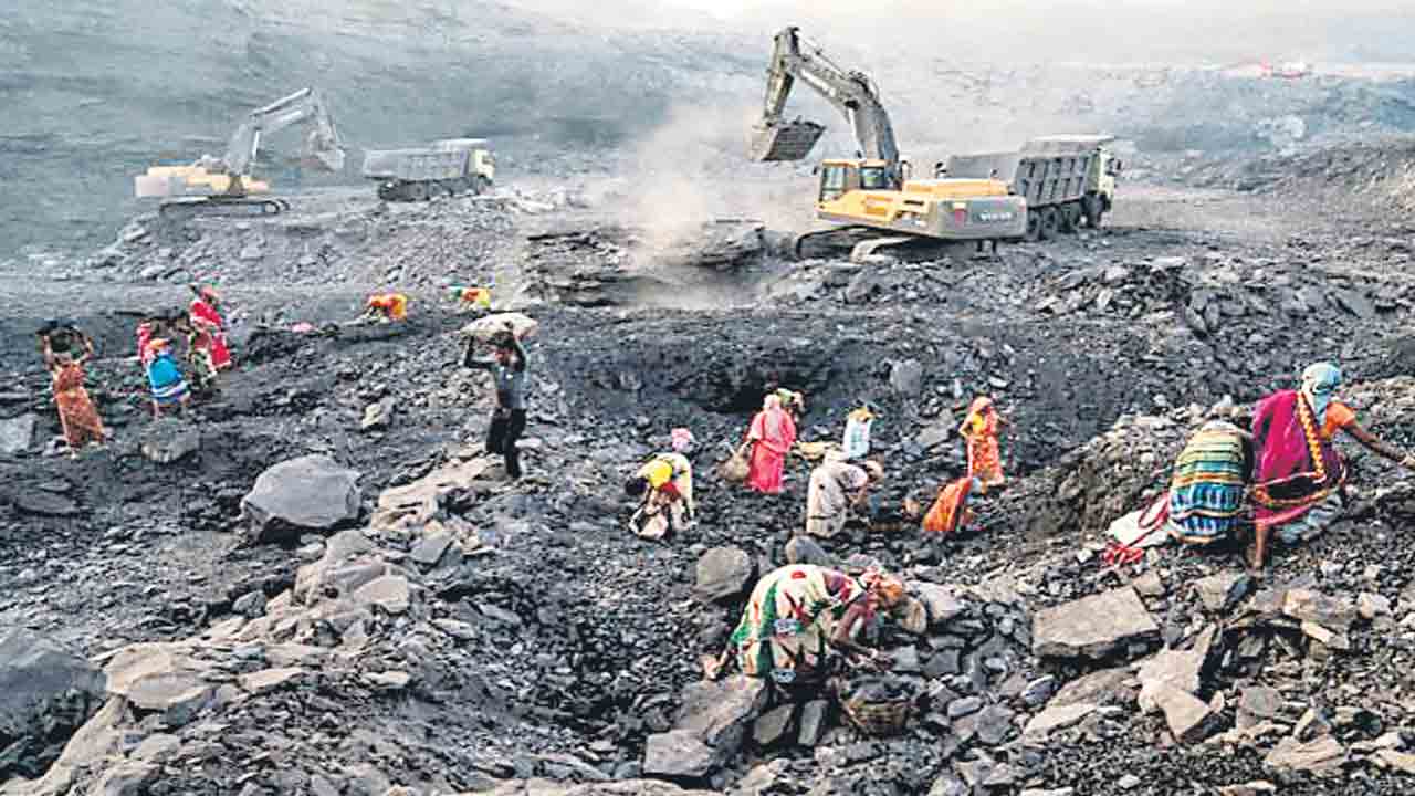 సింగరేణి మెడపై.. మోదీ ‘ప్రైవేట్‌’ కత్తి