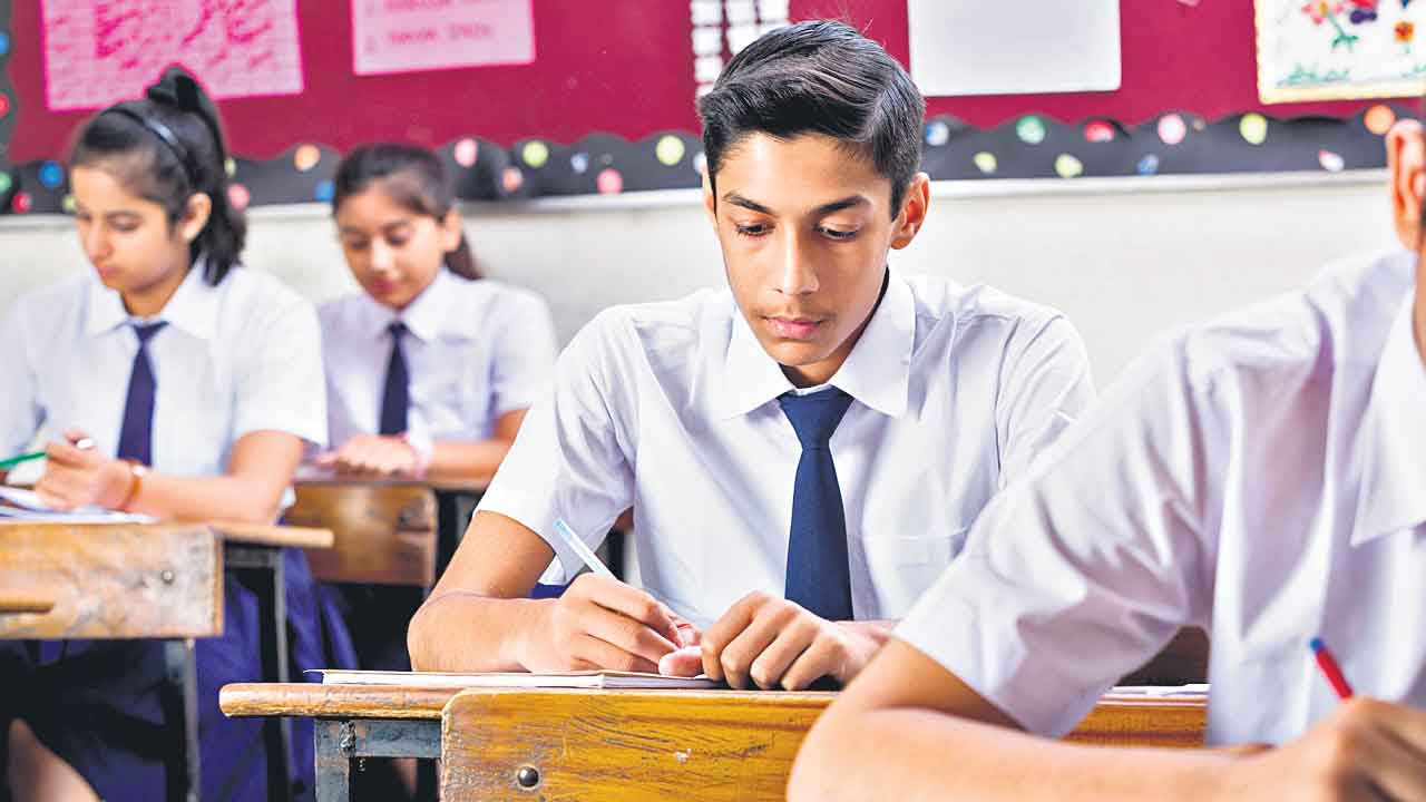 టెన్త్‌లో 6 పేపర్లే.. ఈ విద్యాసంవత్సరం నుంచే అమలు