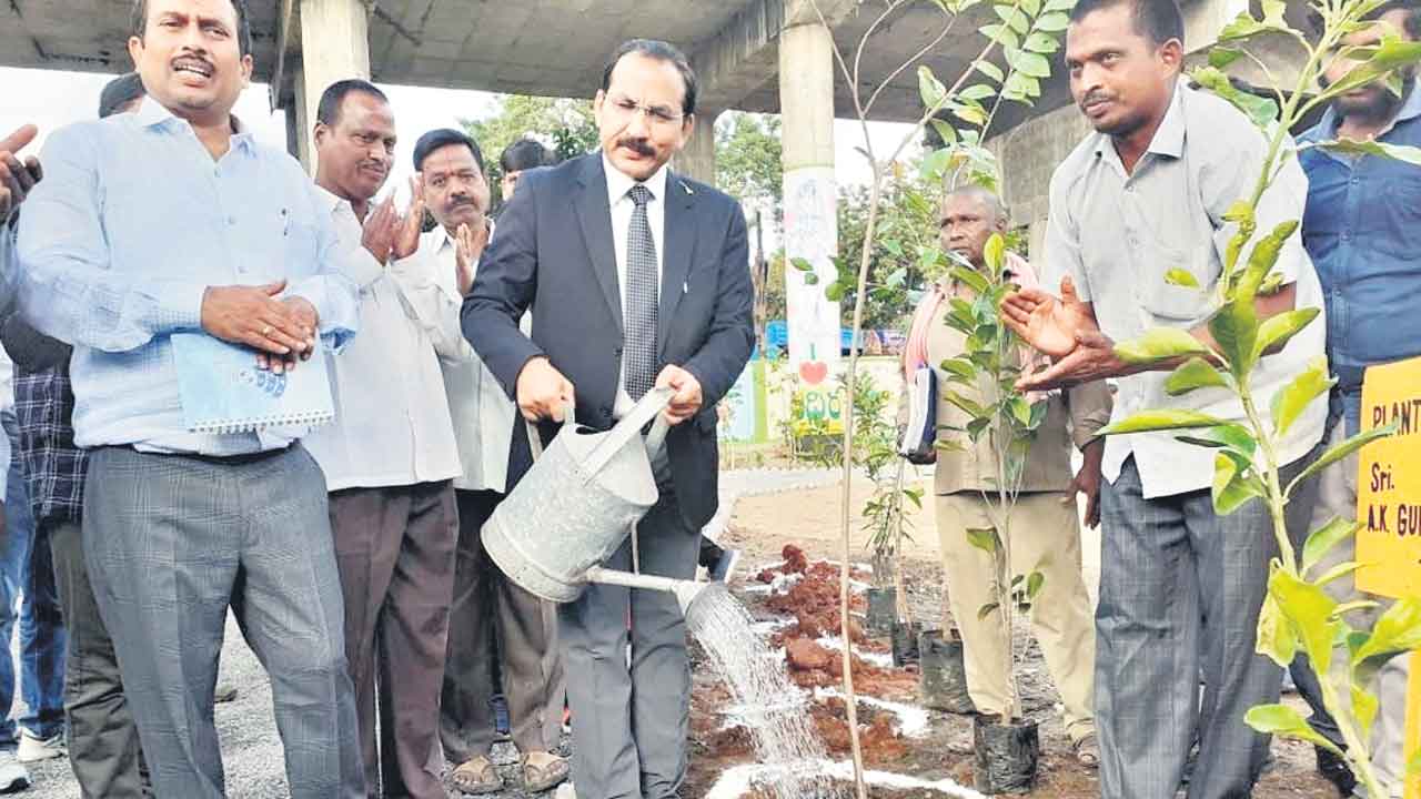 ప్రయాణికులకు మౌలిక వసతులు కల్పించాలి