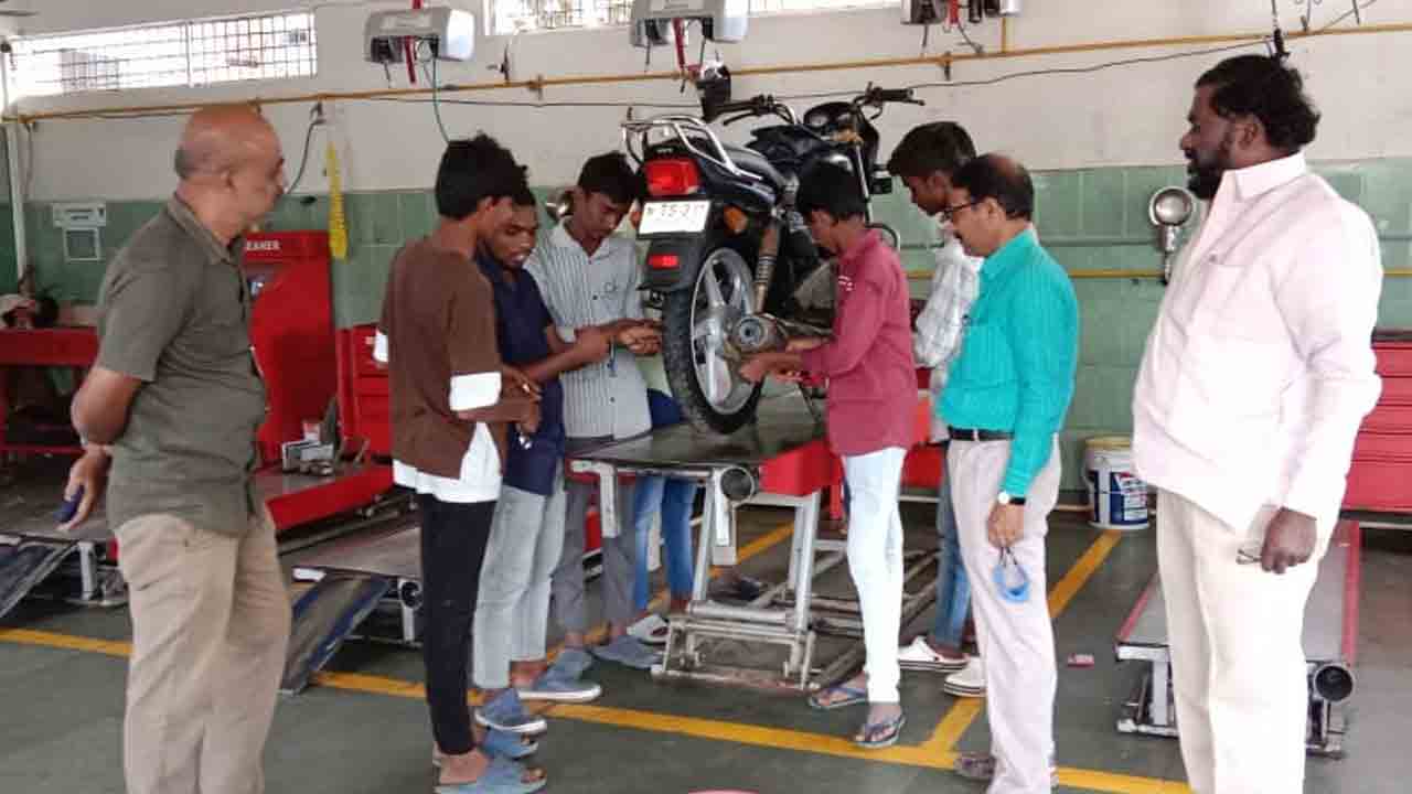 ఆన్‌జాబ్‌ ట్రైనింగ్‌ను సద్వినియోగం చేసుకోవాలి