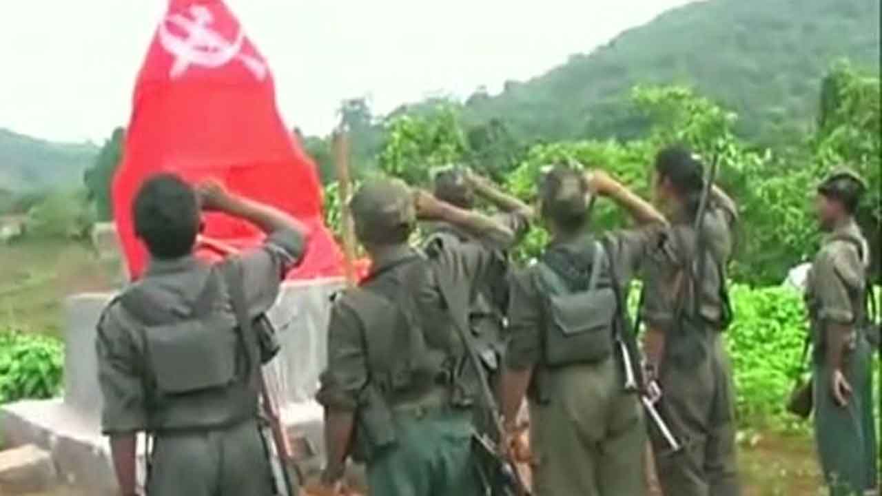 అల్లూరి జిల్లాలో 33 మంది మిలీషియా సభ్యుల లొంగుబాటు