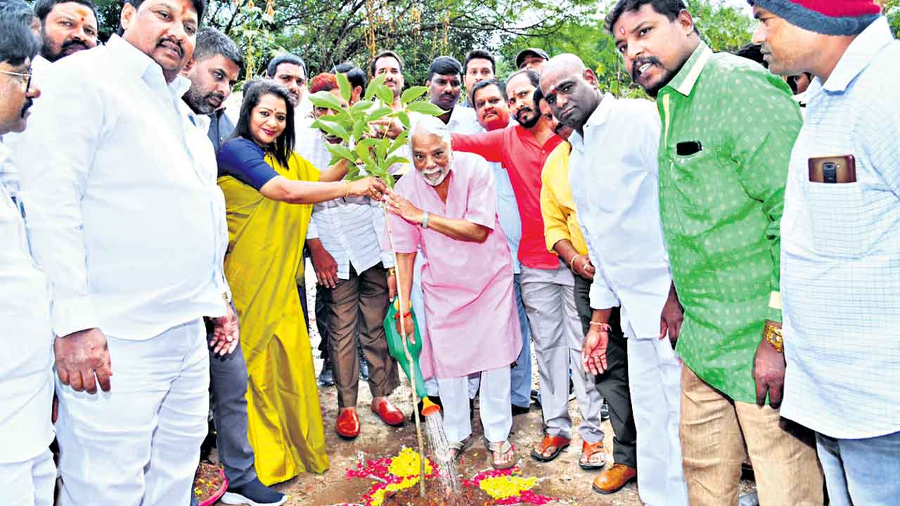 ఘనంగా ఎంపీ కేశవరావు జన్మదిన వేడుకలు
