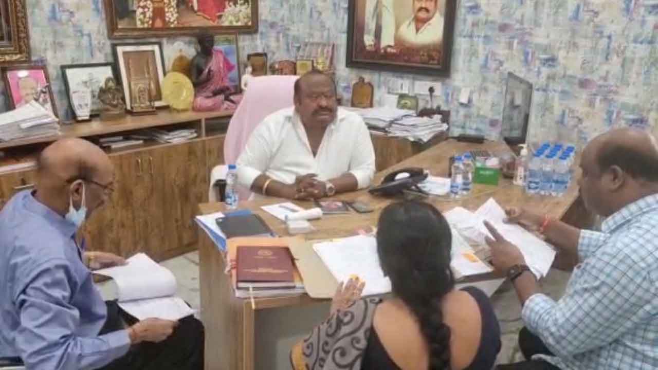 అధికంగా 10 లక్షల మెట్రిక్‌ టన్నుల ధాన్యం సేకరణ : మంత్రి గంగుల