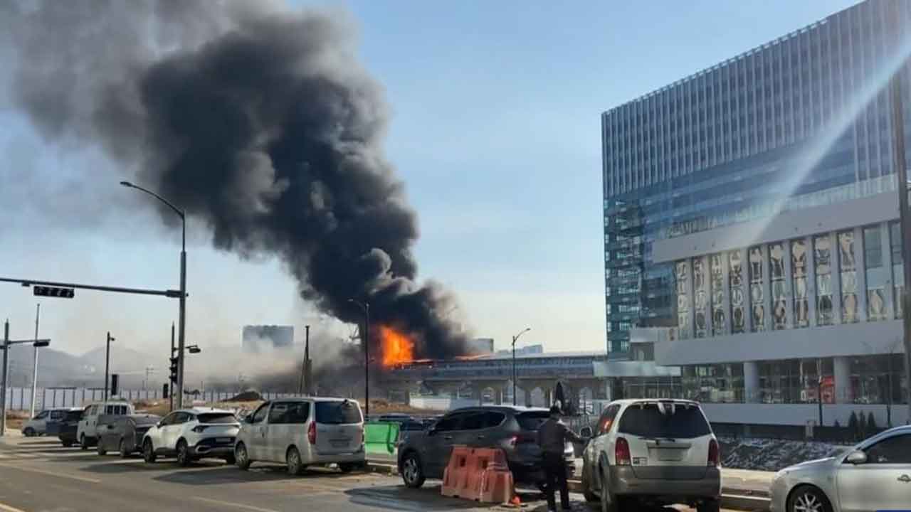 South Korea fire | దక్షిణ కొరియాలో బస్సు-ట్రక్కు ఢీకొని పేలుడు.. ఆరుగురు దుర్మరణం, 37 మందికి గాయాలు