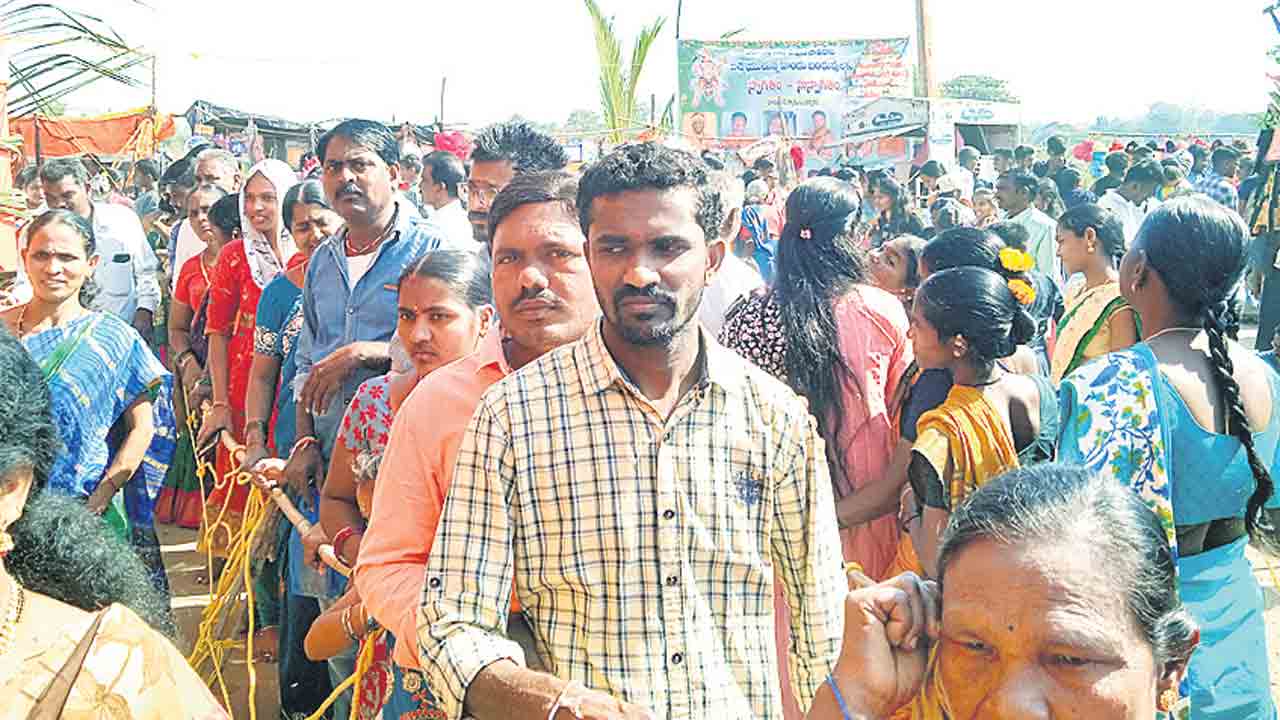 వైభవంగా కోతిదేవుని జాతర