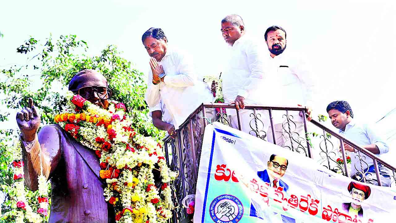 రిజర్వేషన్లను ఎత్తివేసేందుకు కేంద్రం కుట్ర