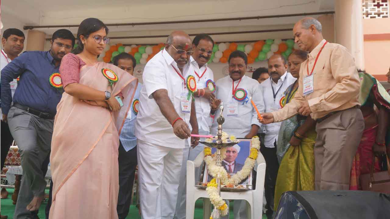 భావి శాస్త్రవేత్తలుగా ఎదగాలి