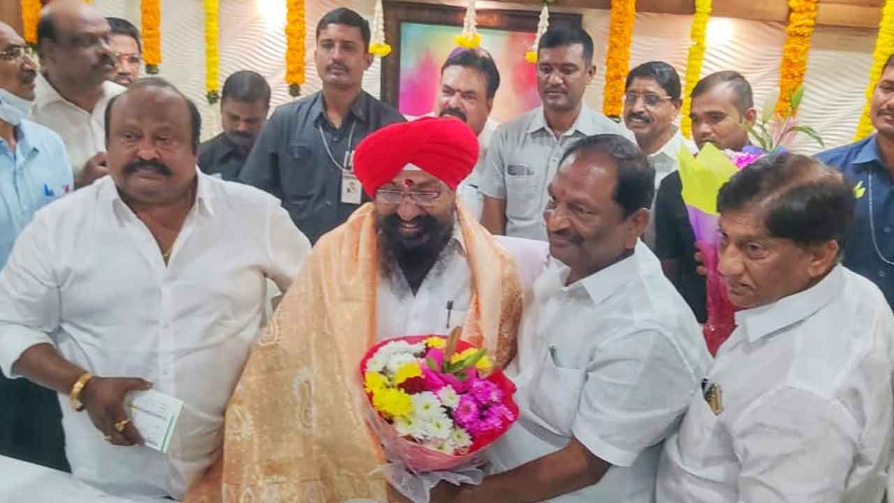 రాష్ట్ర పౌర సరఫరాల సంస్థ చైర్మన్‌గా బాధ్యతల స్వీకరణ