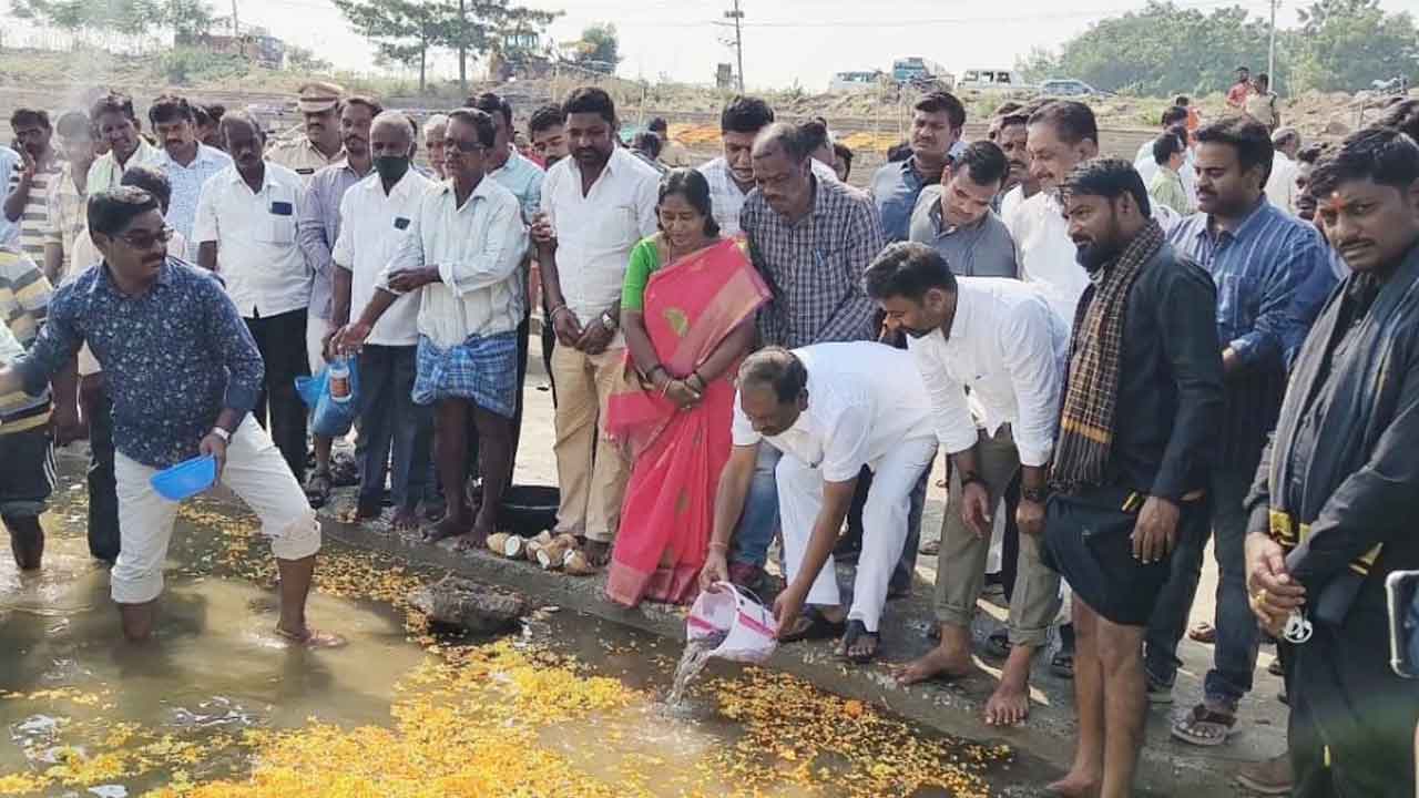 కులవృత్తులను కాపాడేందుకు అనేక పథకాలు : మంత్రి కొప్పుల