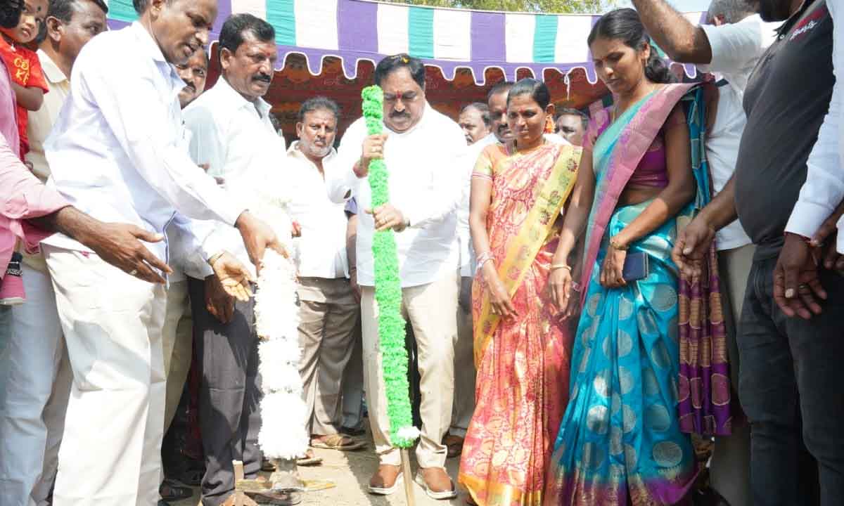 కేసీఆర్ నాయకత్వంలోనే ఎస్టీలకు రిజర్వేషన్లు : మంత్రి ఎర్రబెల్లి