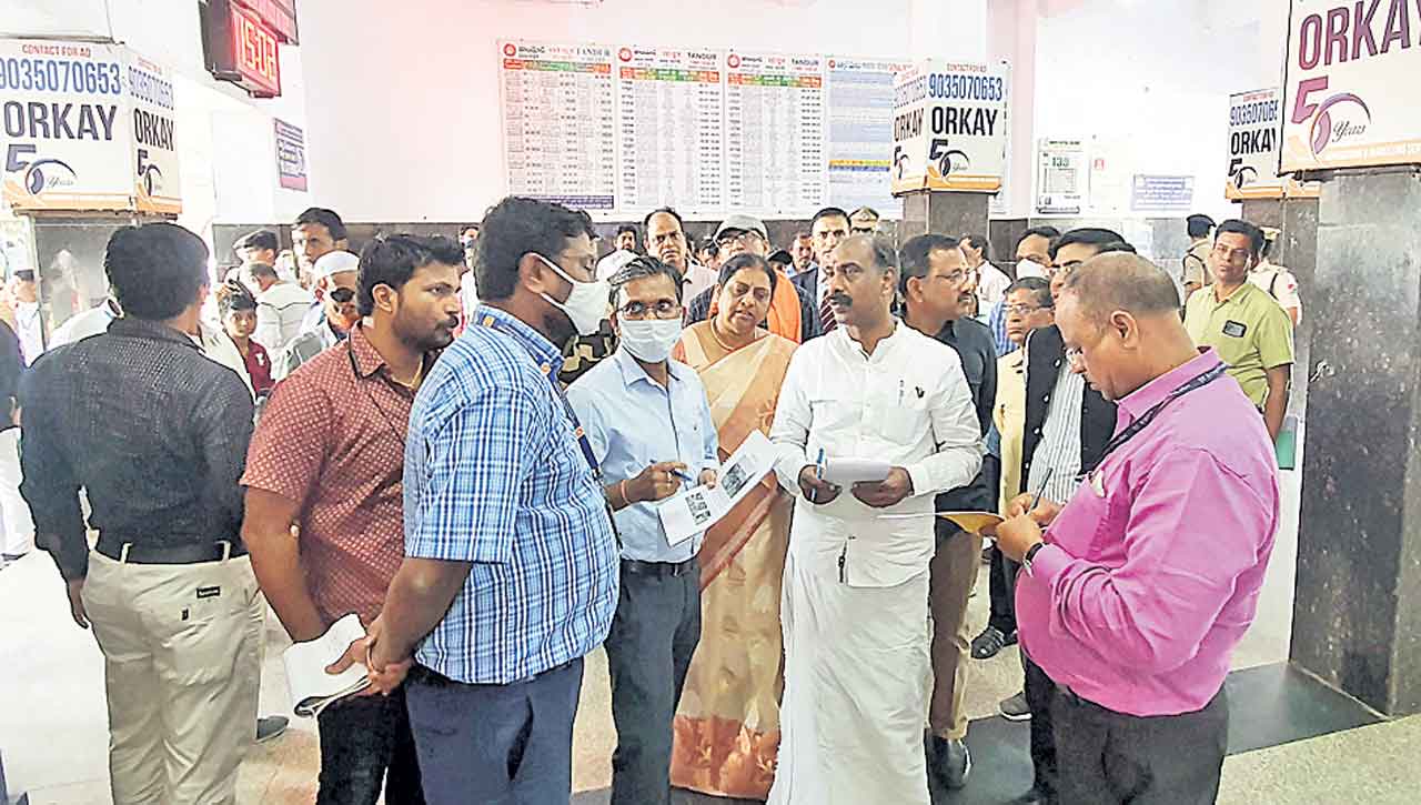 అన్ని స్టేషన్లలో సౌకర్యాలు కల్పిస్తాం