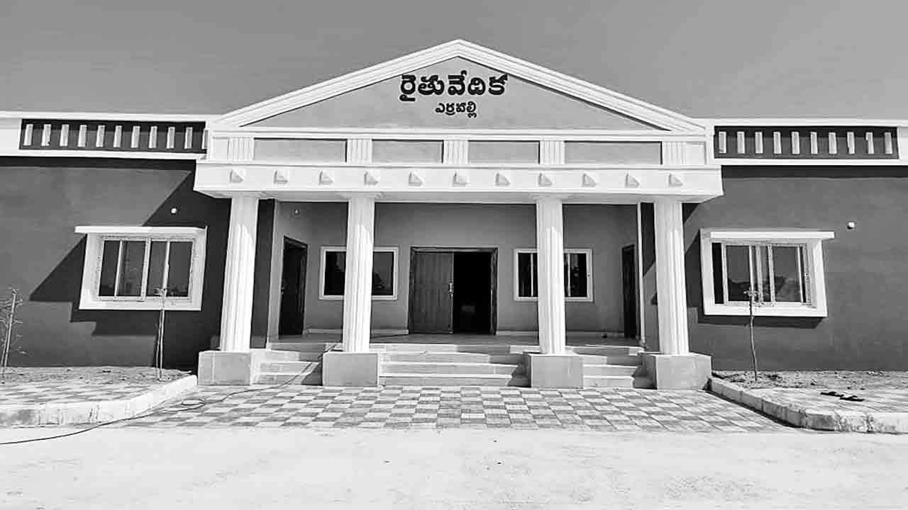 రైతుల సేవలో వేదికలు