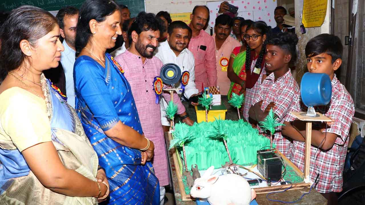 నూతన ఆవిష్కరణలతో శాస్త్రవేత్తలు, పారిశ్రామికవేత్తలుగా ఎదగాలి : మంత్రి సబితా ఇంద్రారెడ్డి