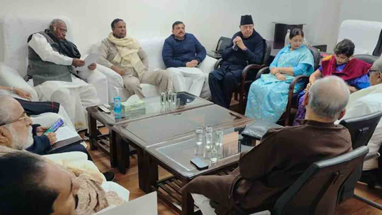 కాంగ్రెస్‌ నేతృత్వంలో వ్యూహాత్మక భేటి.. పాల్గొని ఆశ్చర్యపరిచిన ఆప్‌, టీఎంసీ