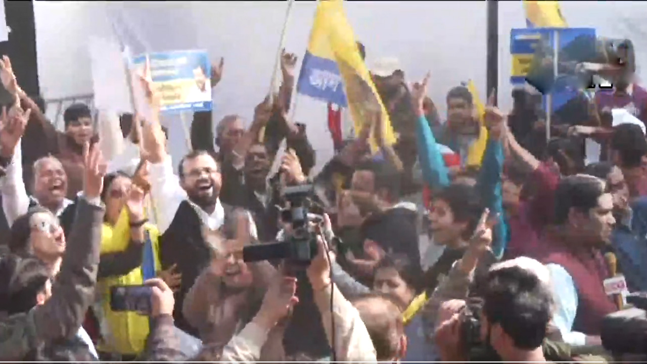 MCD polls | 90 వార్డుల్లో విజయం, 46 వార్డుల్లో ఆధిక్యం.. సంబరాల్లో ఆప్‌ శ్రేణులు