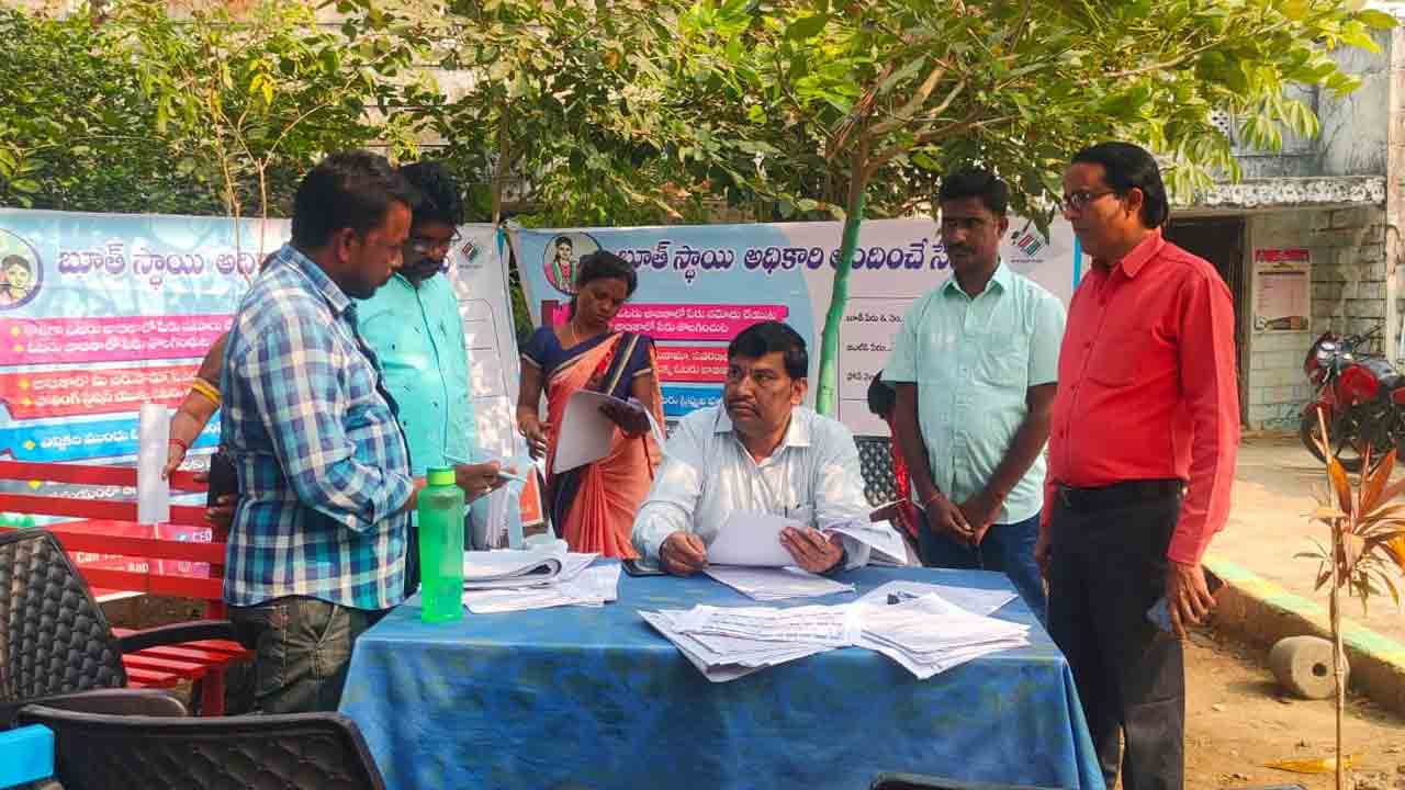 ఓటరుగా నమోదు చేసుకోవాలి