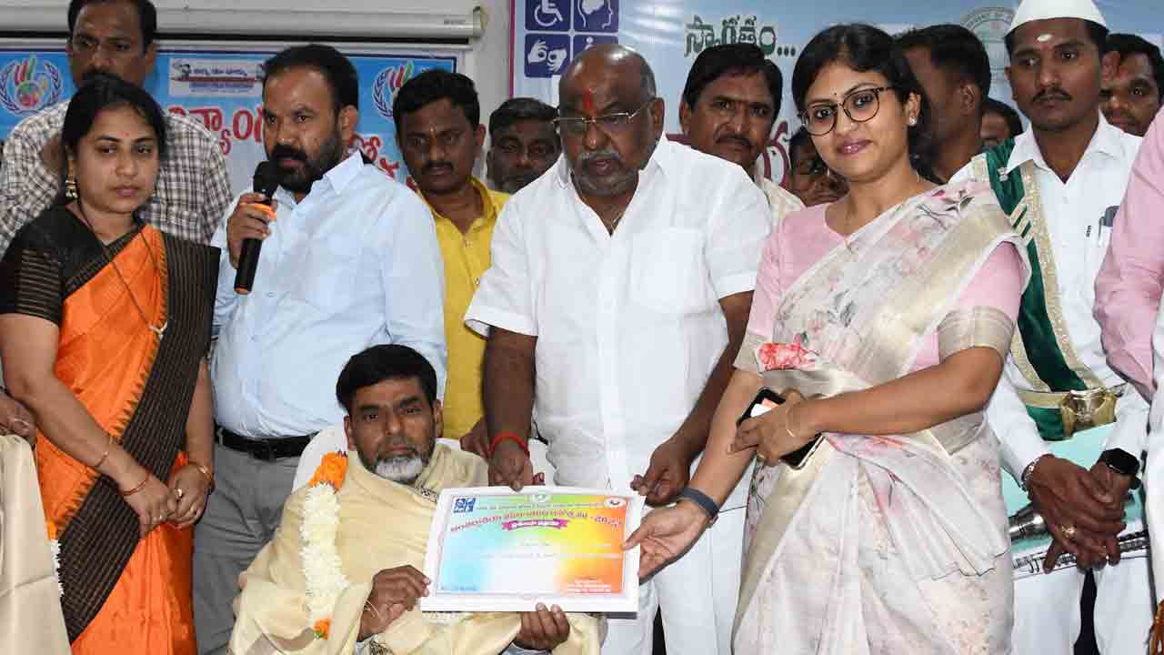 అన్ని రంగాల్లో రాణించాలి