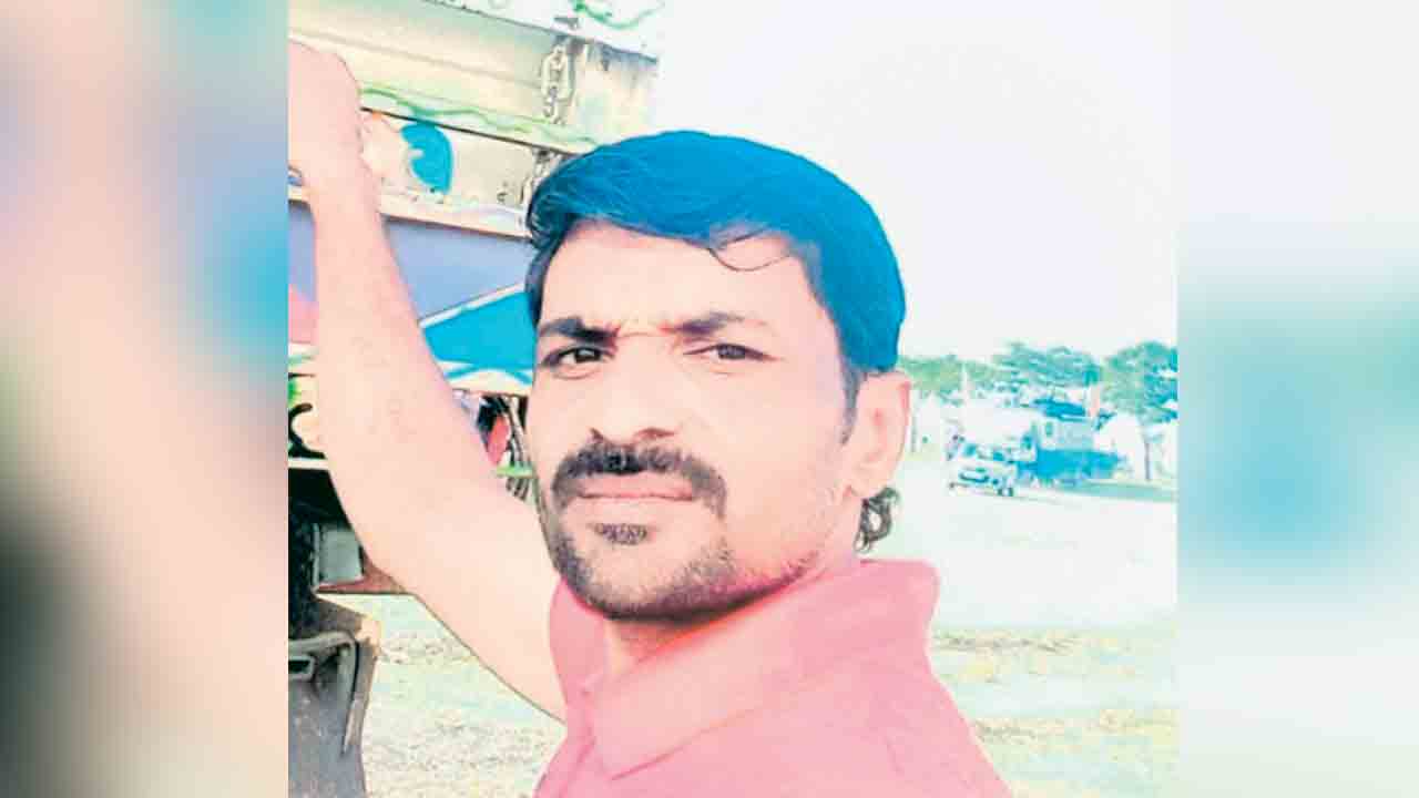 రోడ్‌ టెర్రర్‌ .. నలుగురు దుర్మరణం