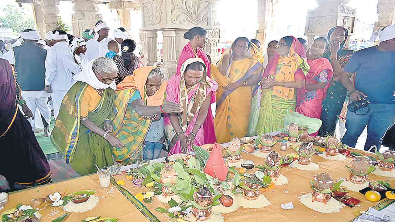 వైభవంగా ప్రారంభమైన విగ్రహ ప్రతిష్ఠాపన మహోత్సవం