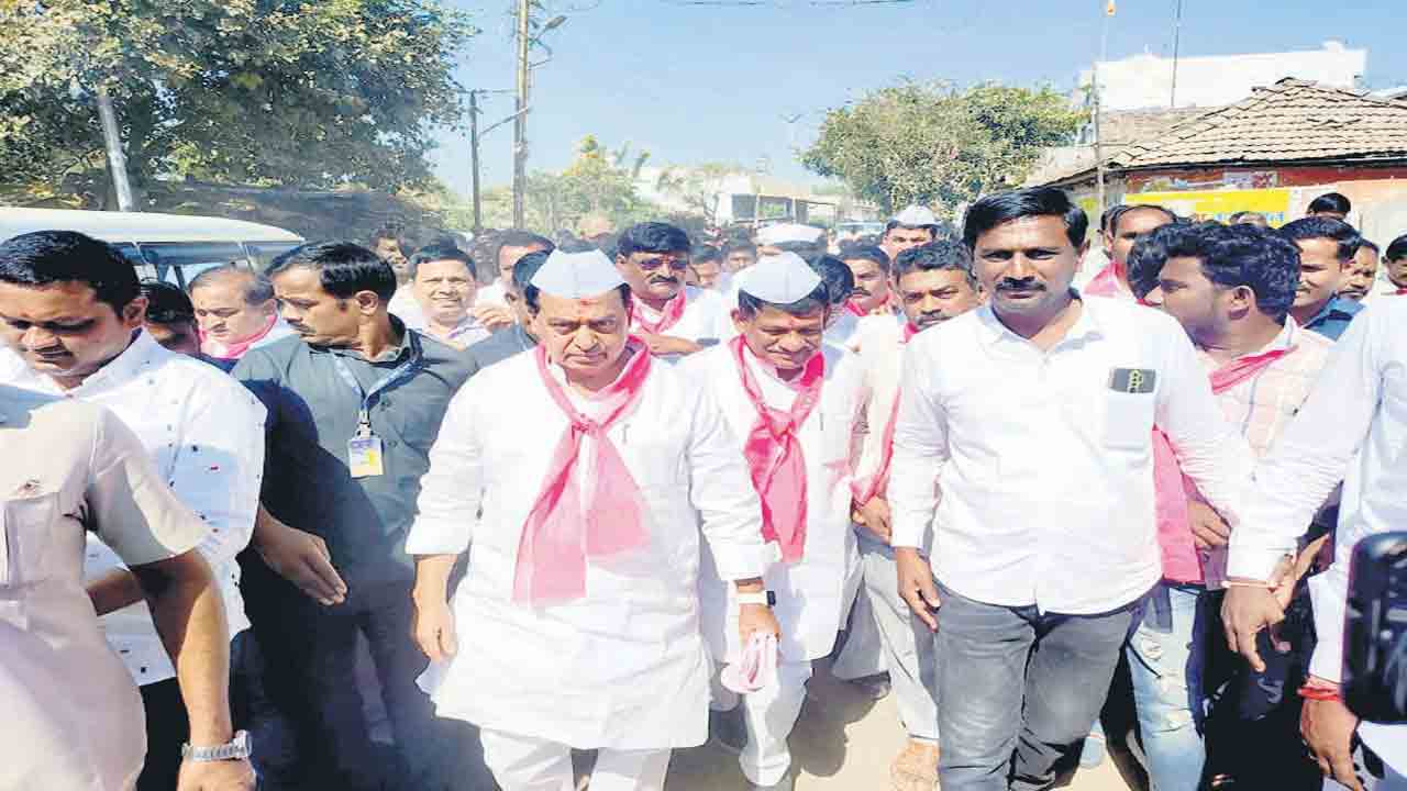 మంత్రికి ‘మహా’ స్వాగతం