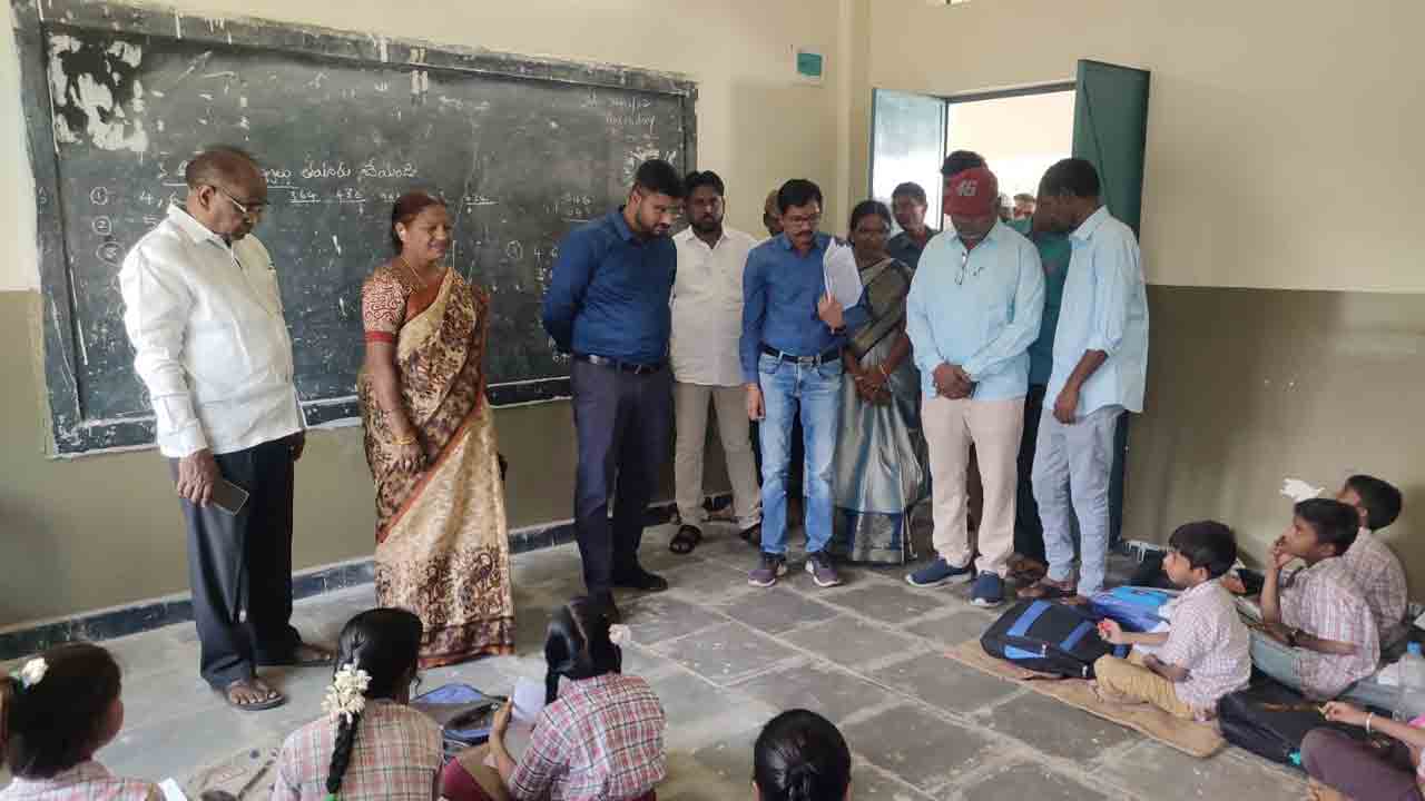 పాఠశాలలను మోడల్‌గా తీర్చిదిద్దుతాం