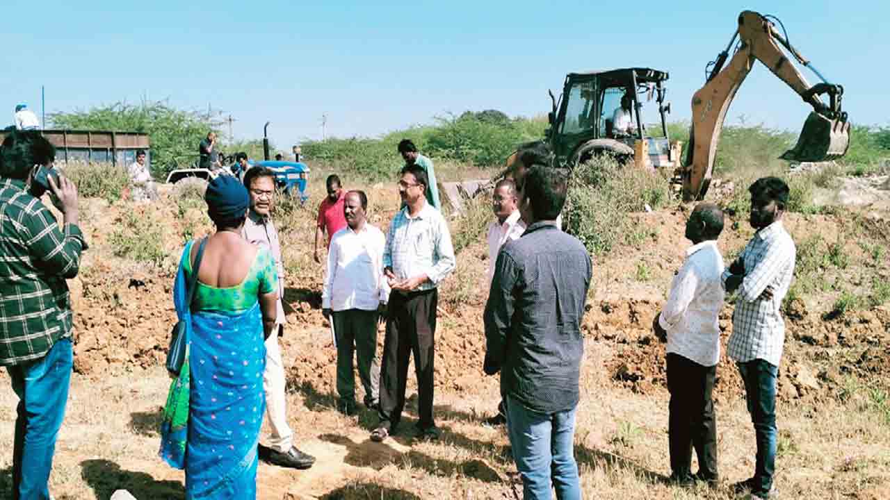 ప్రభుత్వ స్థలాన్ని కబ్జా చేస్తే కఠిన చర్యలు 