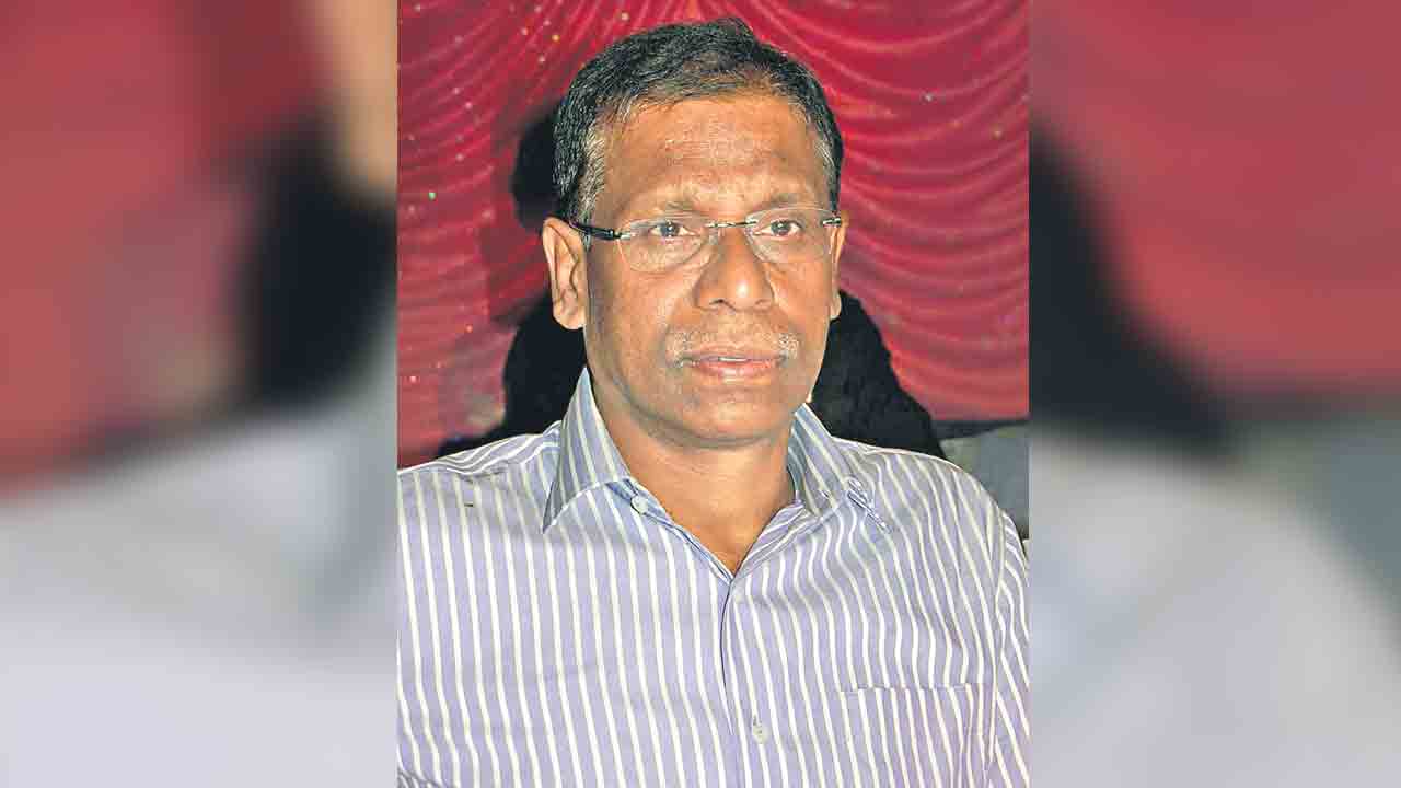 ఏకే ఖాన్‌ పదవీకాలం పొడిగింపు