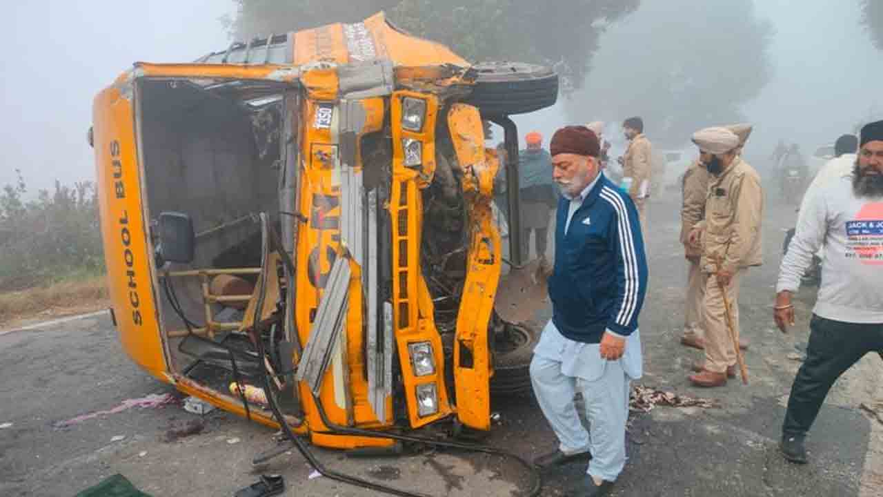 Accident | పాఠశాల బస్సును ఢీ కొట్టిన ట్రక్కు.. ఇద్దరు చిన్నారులు సహా డ్రైవర్‌ మృతి