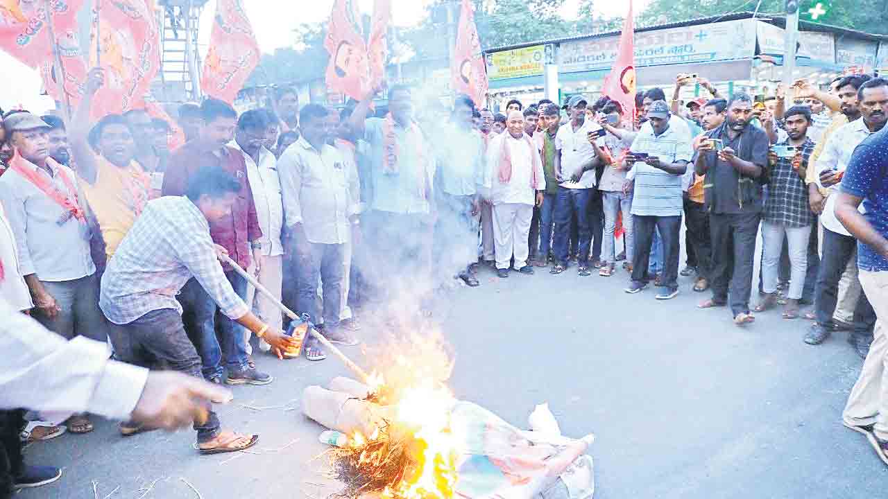 వేలం కుట్రలపై ఆగ్రహజ్వాల