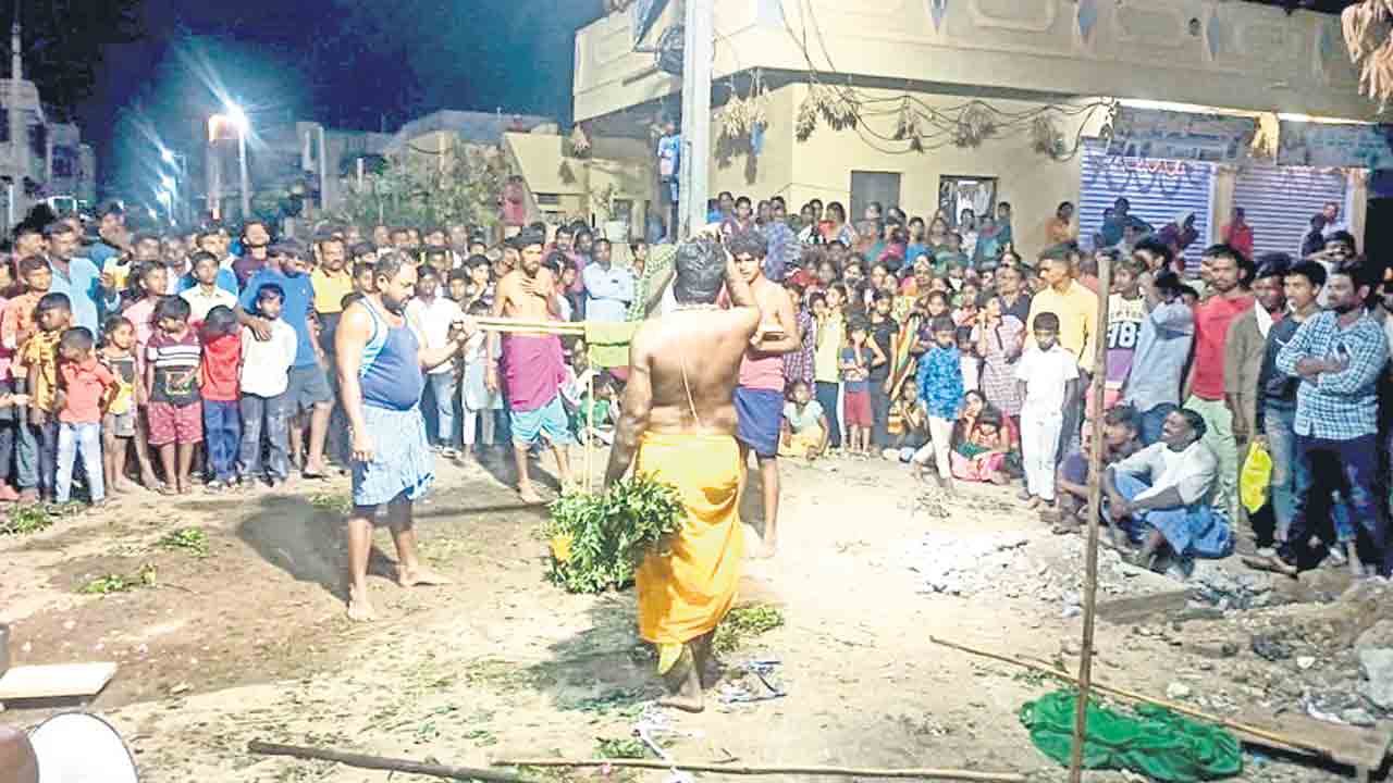 ఆకట్టుకున్న సాధనాశూరుల ప్రదర్శన